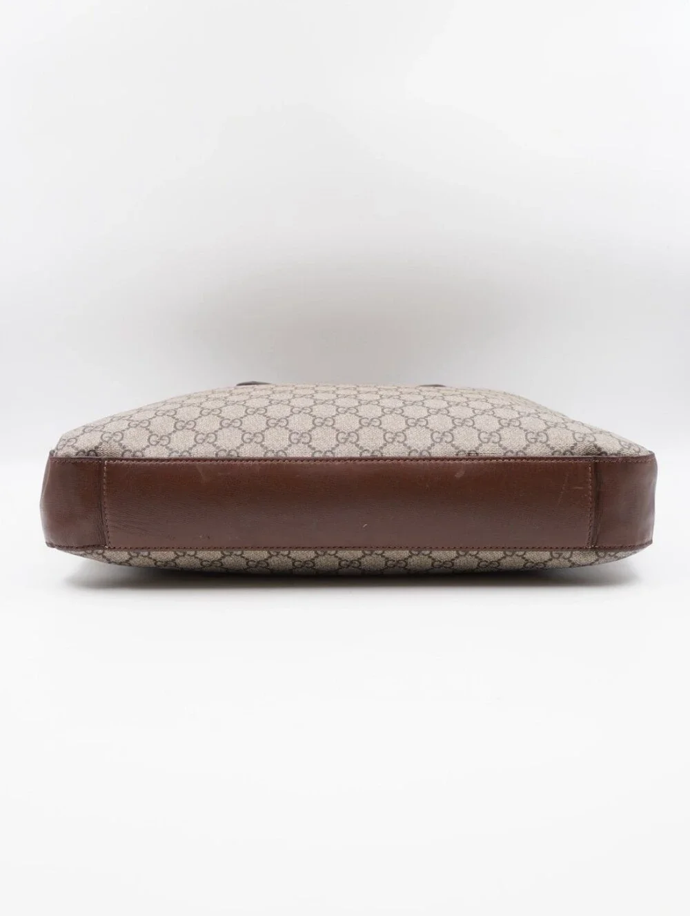 CO32 💟 Gucci GG Supreme Interlocking G Business Case